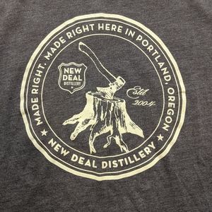 3/$20 🍂 New Deal Distillery Portland T-shirt